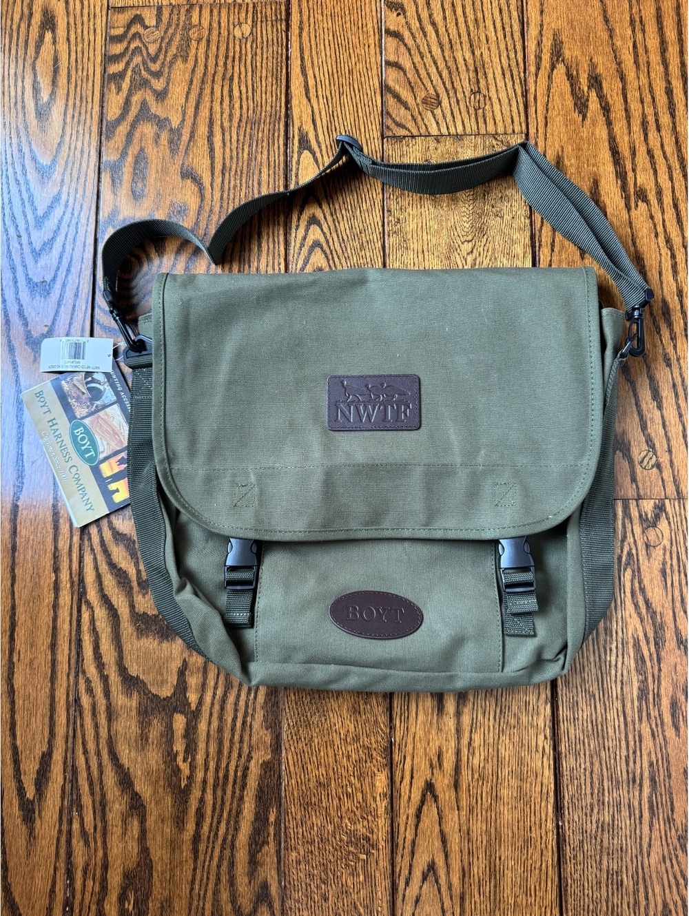 NWT BOYT NWTF Canvas Shoulder Bag with Adjustable Strap in Green